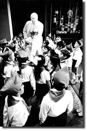 Pioneers at Lenin Museum in Baku, 1975.